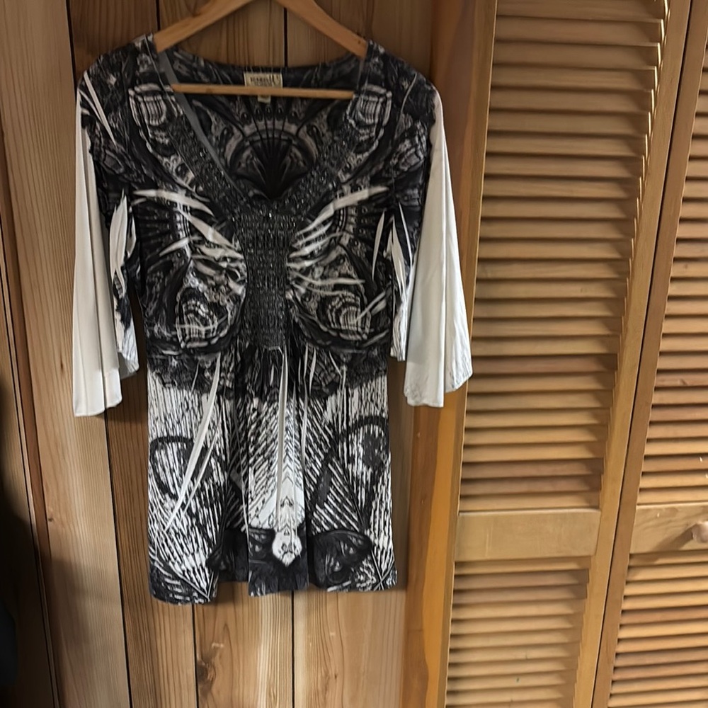 Women's Black and White Top